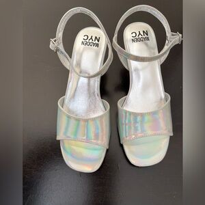 Steve Madden NYC iridiscent silver heel 2in sandal shoes. Size 4 Youth.